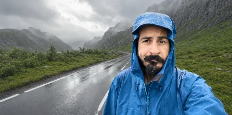 Yağmurluk Nasıl Seçilir? Su Geçirmez Mont Rehberi