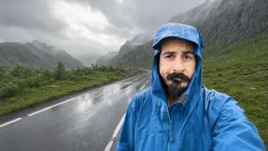 Yağmurluk Nasıl Seçilir? Su Geçirmez Mont Rehberi